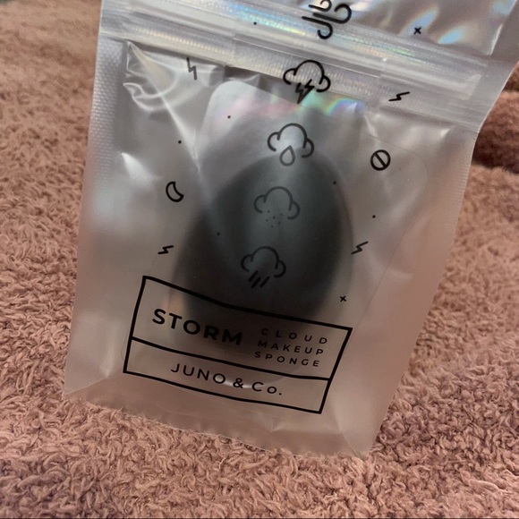 Juno & Co. Storm Cloud Makeup Sponge - Picture 2 of 5